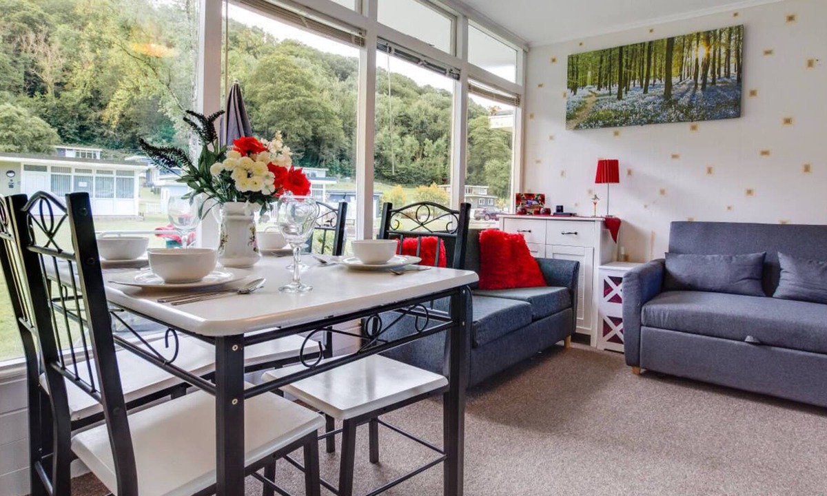 Llanarth Ski Chalet | Whispering Creek in Gilfachrheda