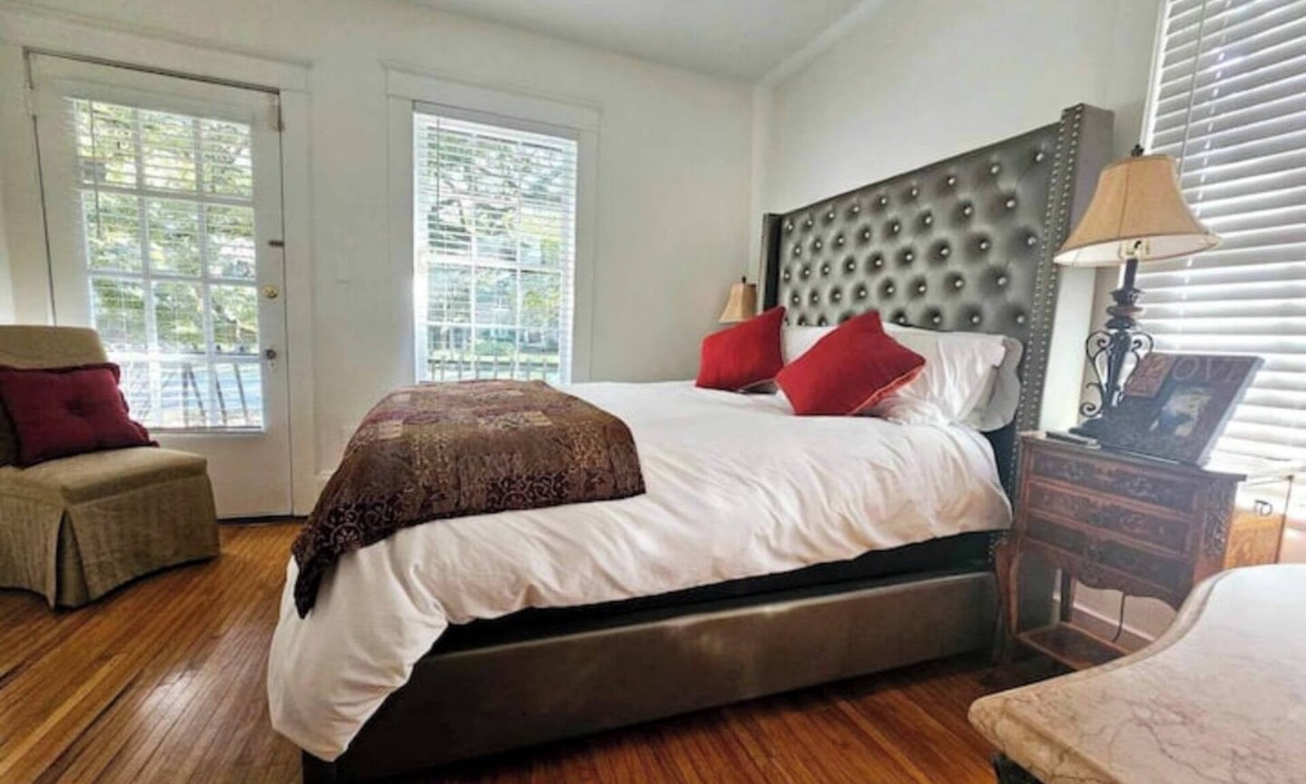 Hannon Park Condo | Whispering Oaks