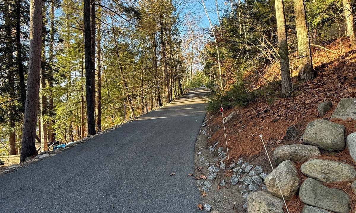 Lake George House | Whispering Pines 4-Season Lakefront Log Cabin