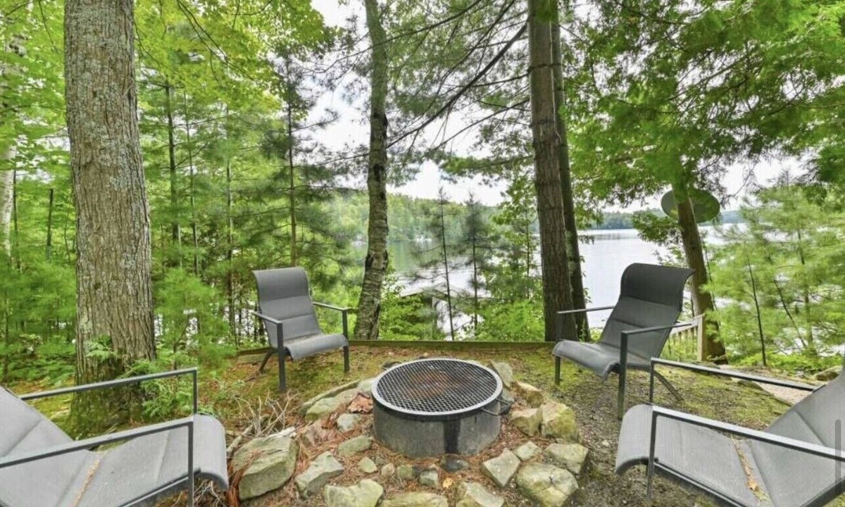 North Frontenac Cottage | Whispering Pines, Bon Echo Provincial Park Cottage