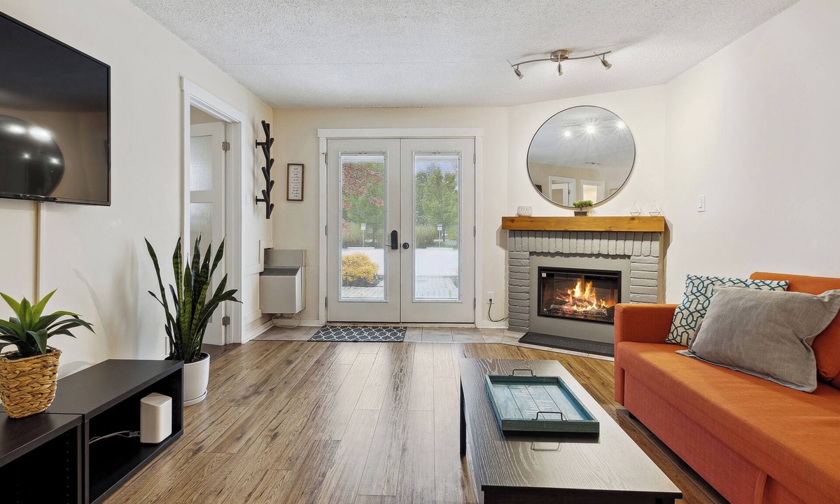 Collingwood Apartment | Whispering Pines Escape