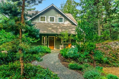 Rosario House | Whispering Pines Retreat