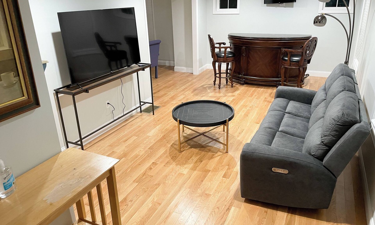 Kingston House | Whispering Pines | Sleeps 6 | Kingston NH