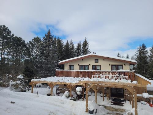 Eugenia Apartment | Whispering Pines Suite at The Bowering Lodge