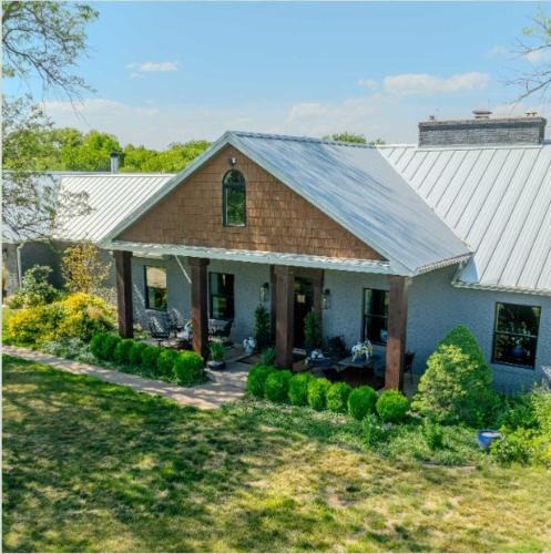 Salina Cabin | Whispering Prairie Lodge