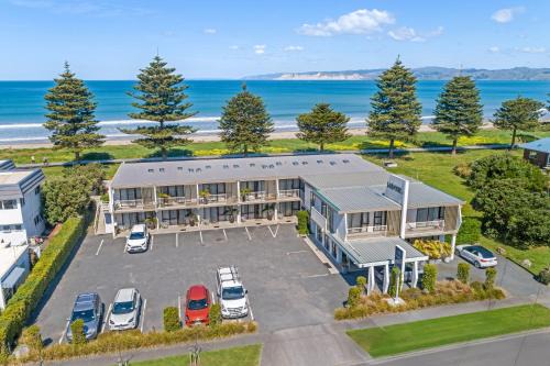 Gisborne Hotel | Whispering Sands Beachfront Motel