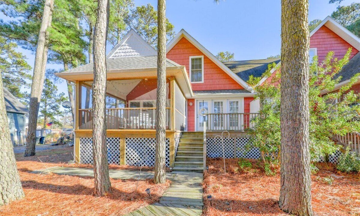 Chincoteague House | Whispering Pines by Seaside Vacations & Sales