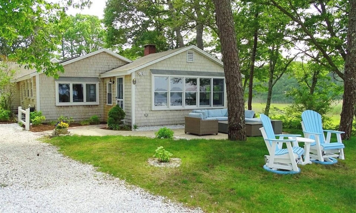 West Dennis House | Whispering Waters: 005-D Waterfront, Private Beach, Kayaks, SUPs