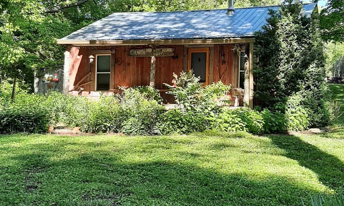 Fairview Cabin | Whispering Waters Cabin by The Creek