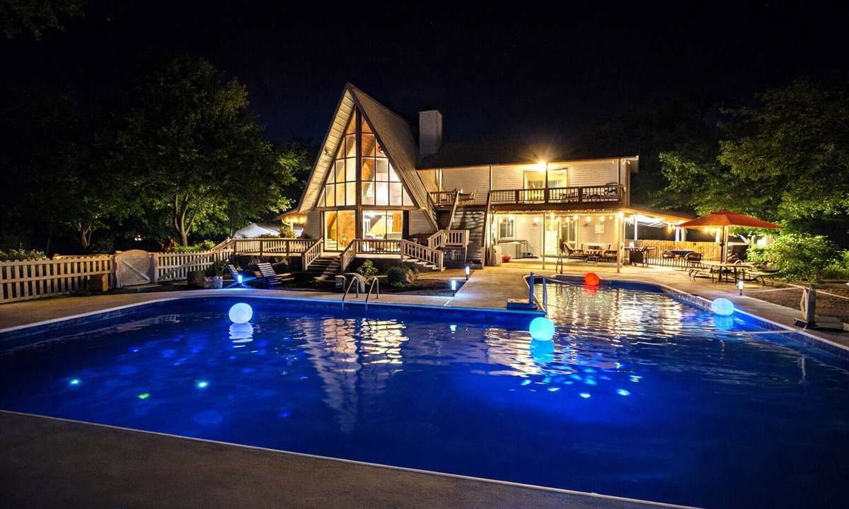 Kingston House | Whispering Way Lake Retreat
