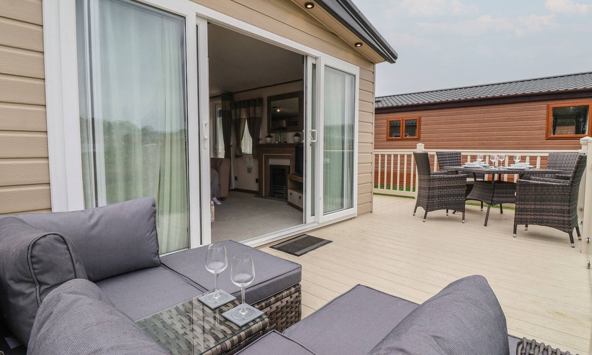 Cayton Bay Cottage | Whispering Willows