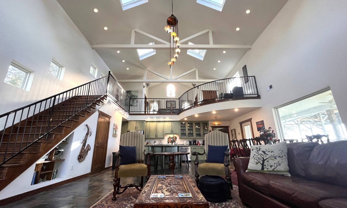 Hernando House | WHISPERING WINDS! Hot Tub and Pool.