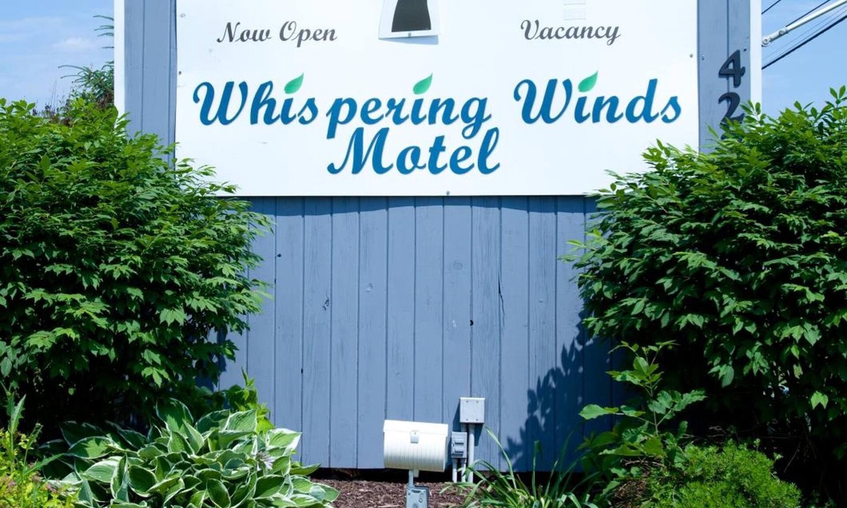 Sennett Hotel | Whispering Winds