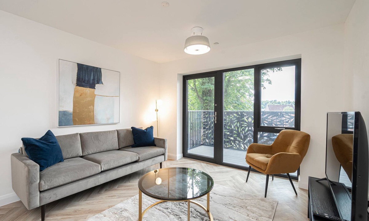 Godalming Apartment | Whispers in Light 65s Stay