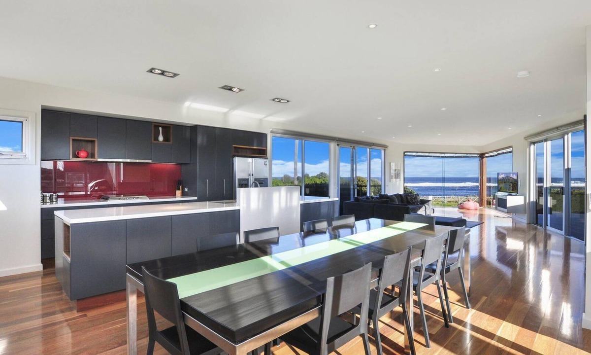 Port Fairy House | Whispers - Spectacularly Designed Beachfront Home