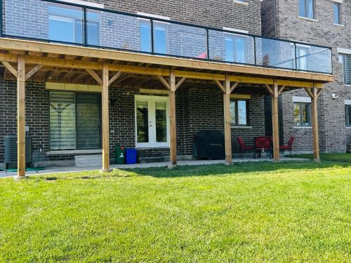 Whitby House | Whitby Hideout - 3BR, 5BD, 3WR, Pool Table, Sauna