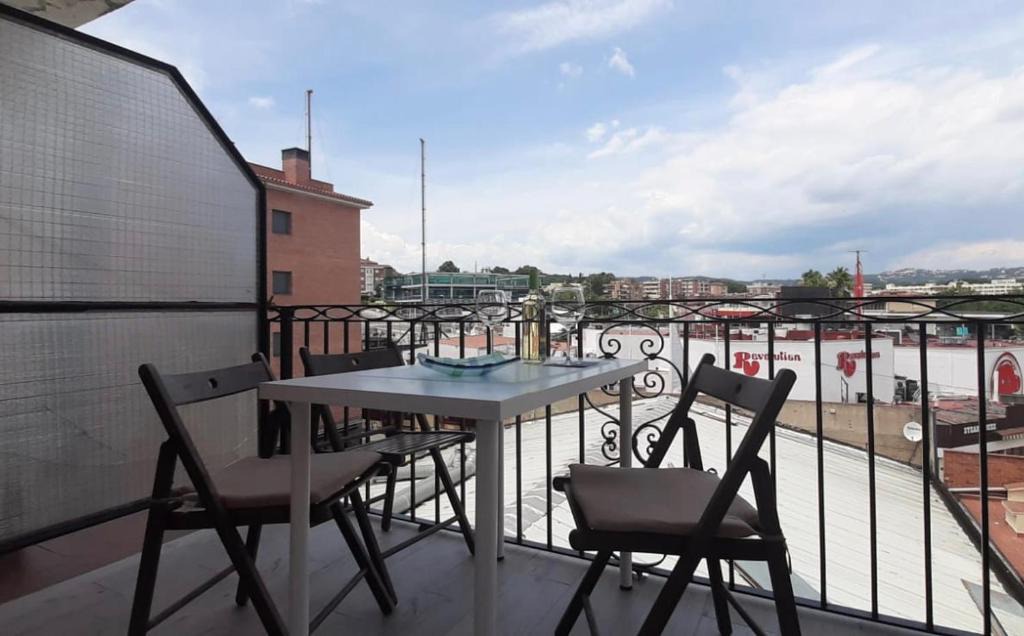 Lloret Town Center Apartment | White Apartment