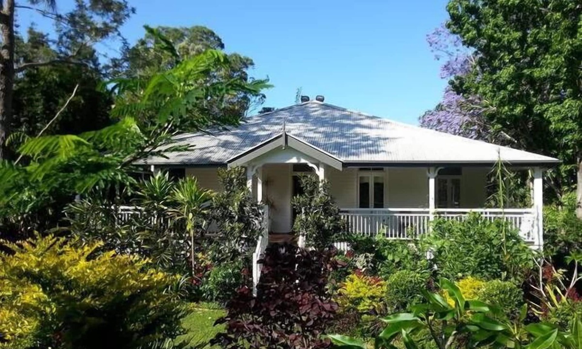 Bangalow Apartment | White Cedar Apartment