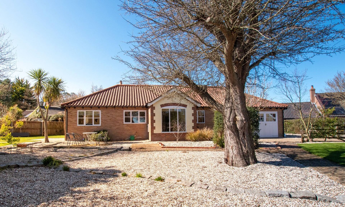 Westleton House | White Clouds - Three Bedroom House, Sleeps 4