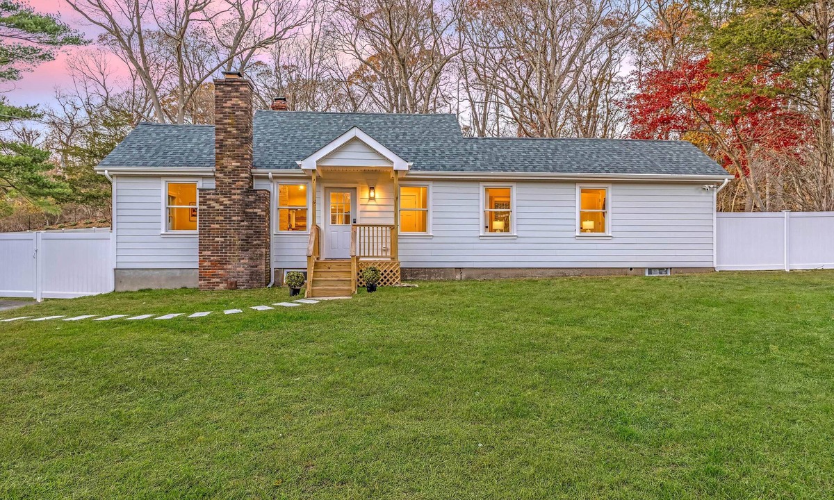 East Setauket House | White Cottage East Setauket