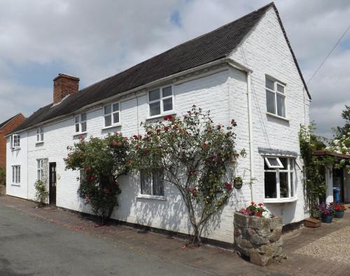 Wolverhampton Bed & Breakfast | White Cottage Bed and Breakfast