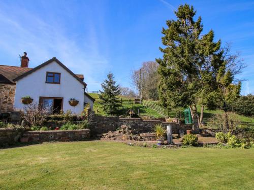 Farlow House | White Cottage