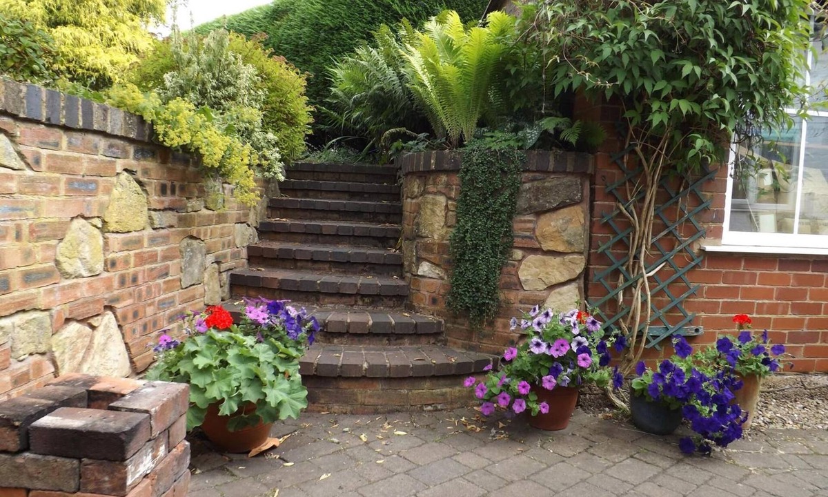 Wolverhampton Bed & Breakfast | White Cottage