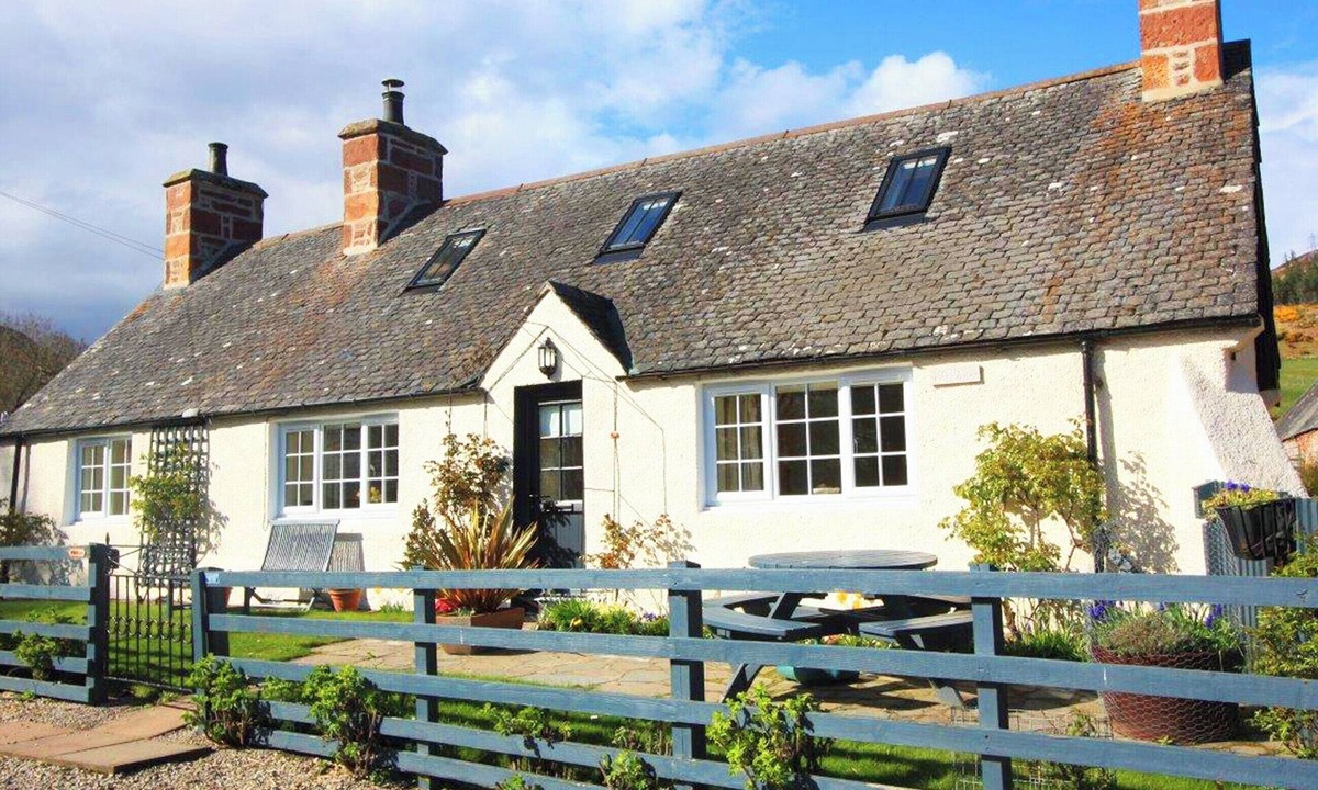Golspie Cottage | White Cottage - UK7679