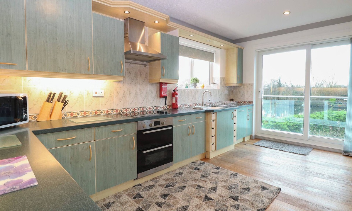 Horning Cottage | White Gables