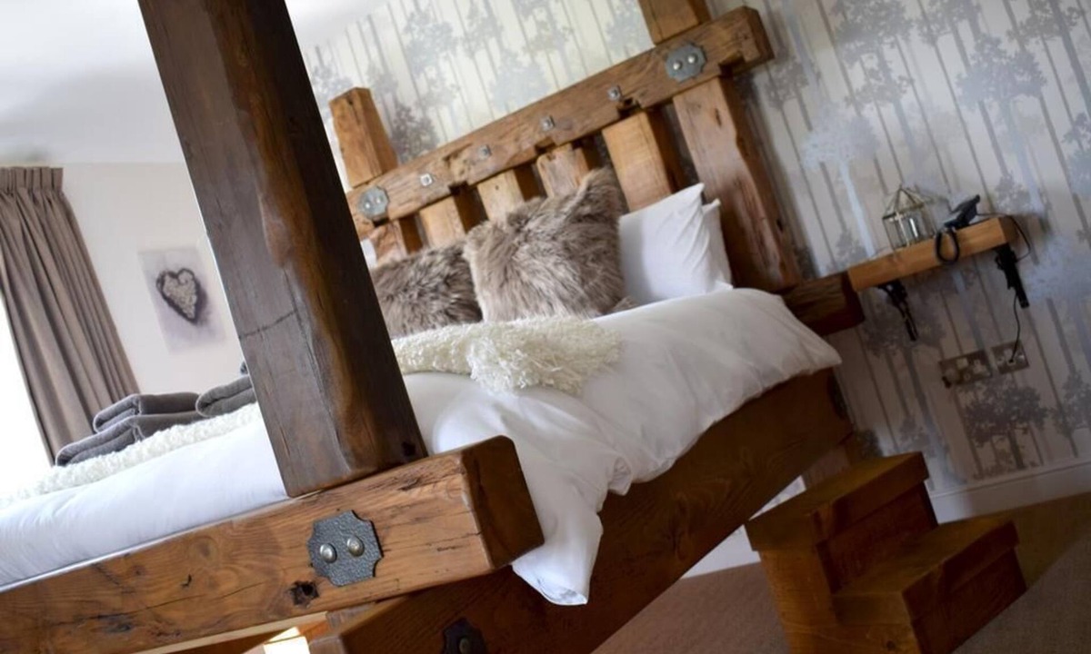 Crich Hotel | White Hart Inn