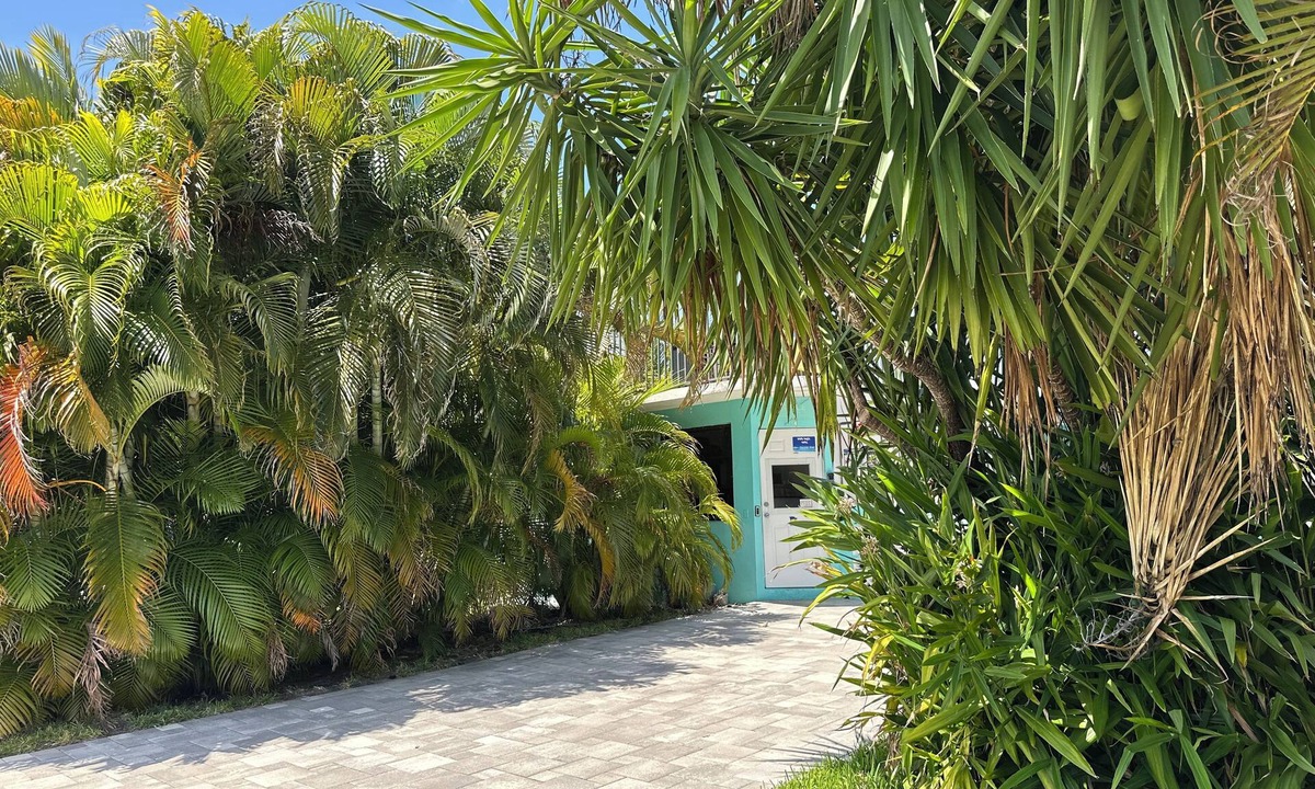 South Palm Park Neighborhood Association Hotel | White Horse Motel