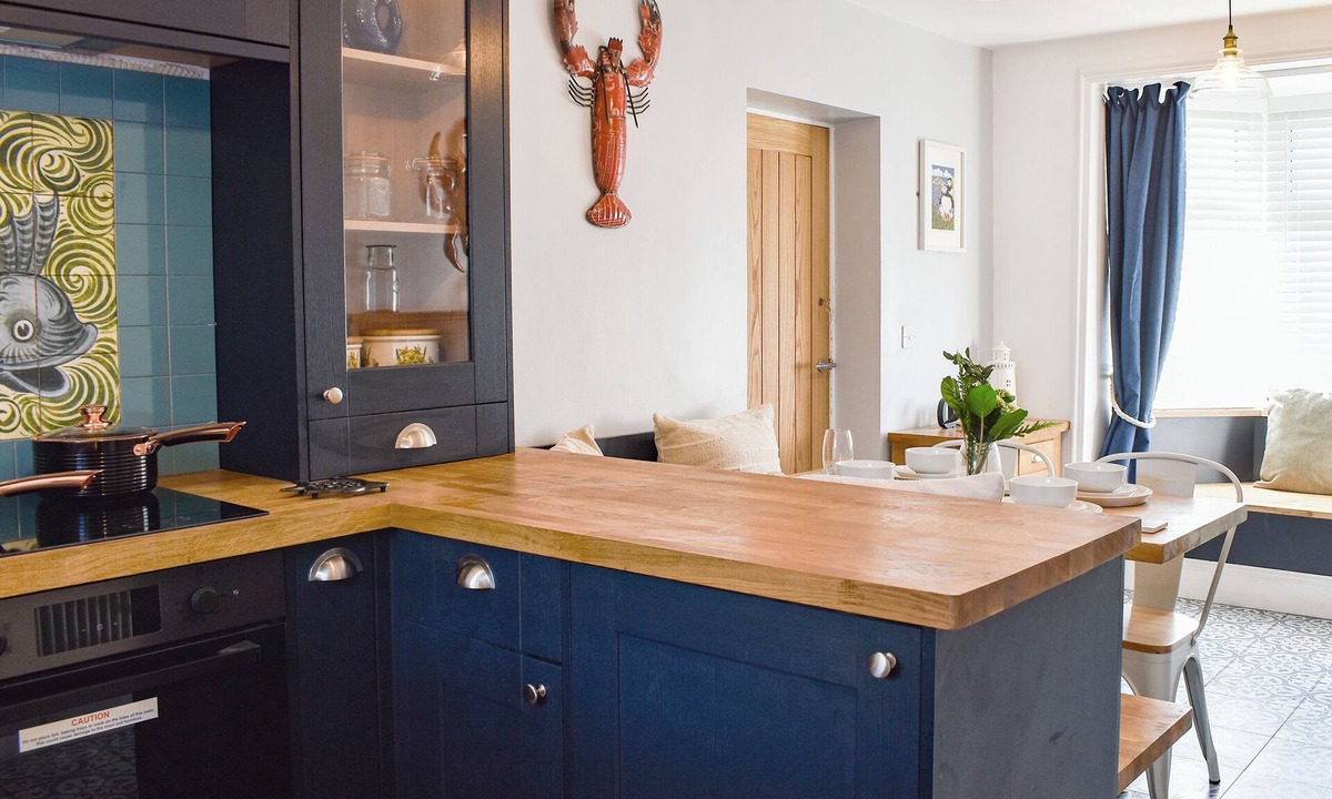 Newborough Cottage | White Horses - UK42776