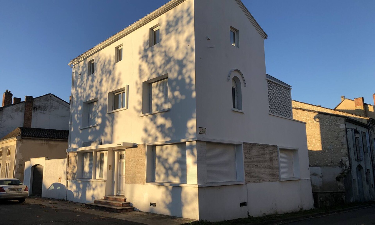 Eymet House | White House