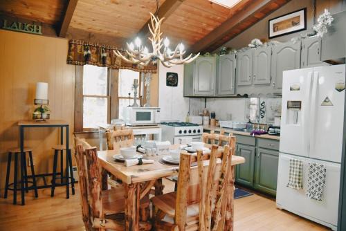 Woodsville House | White Mountain Lodge!