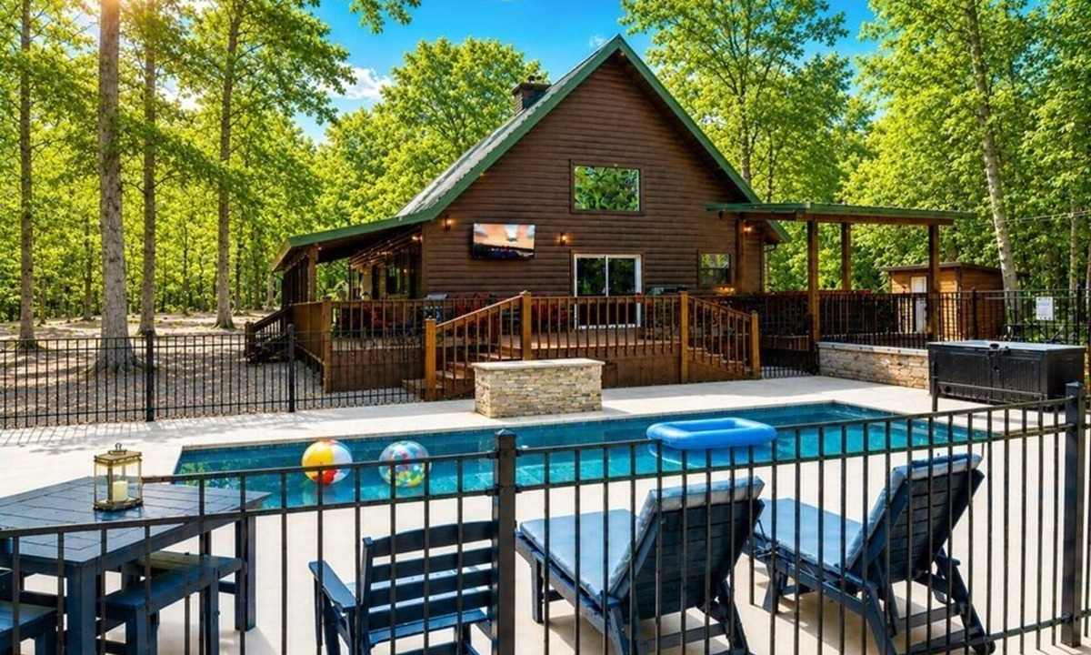 Broken Bow Cabin | White Oak Lodge Private Pool, Hot Tub, ATV Access & Secluded Hilltop Setting