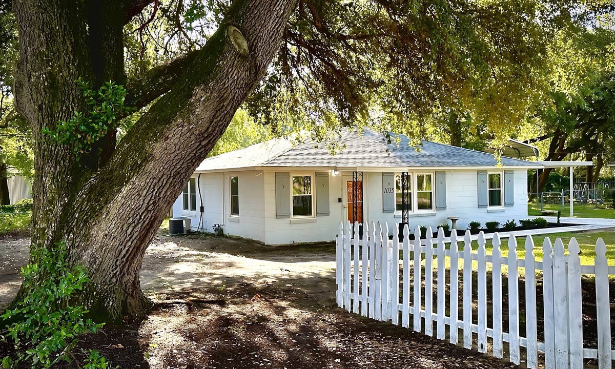 West Columbia House | White Picket Fence & EV Charger