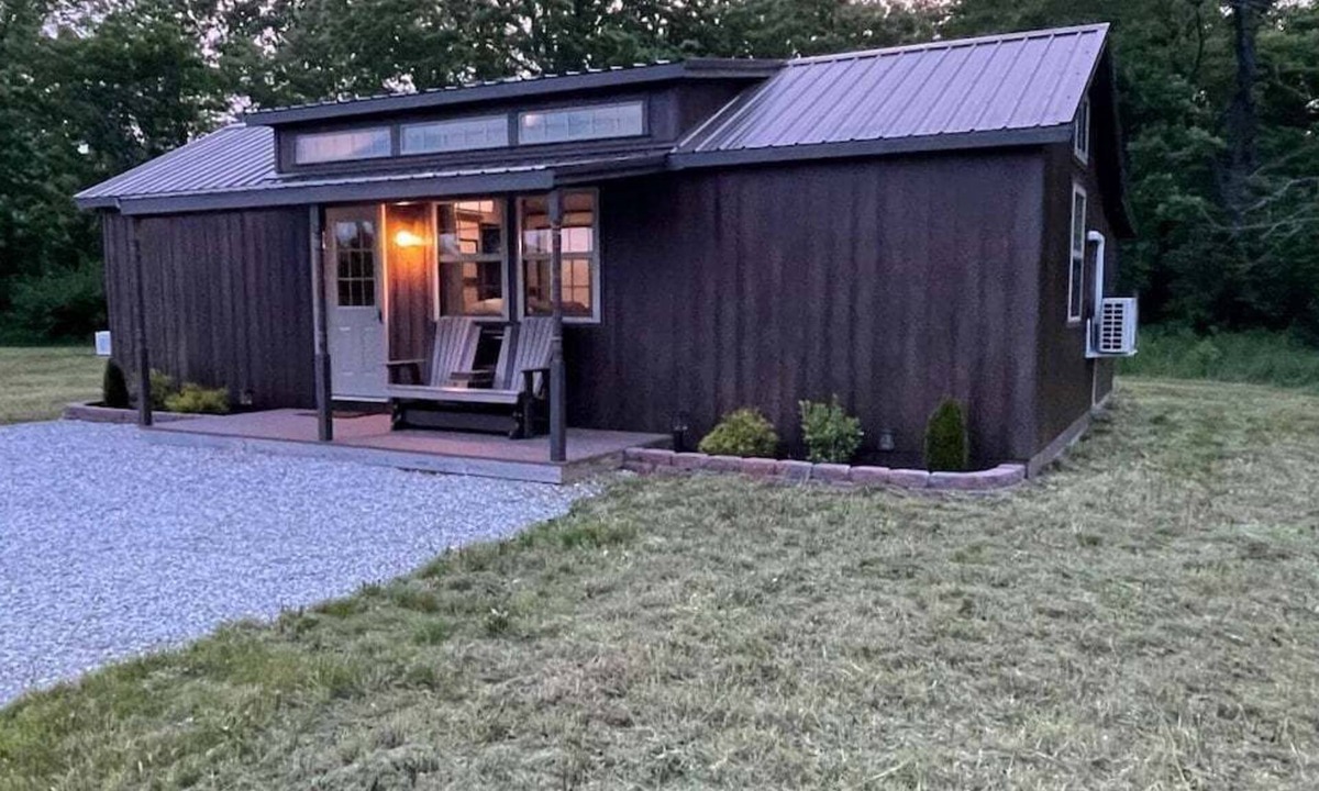 Toledo House | White Pine Cottage - White Pine Cottage