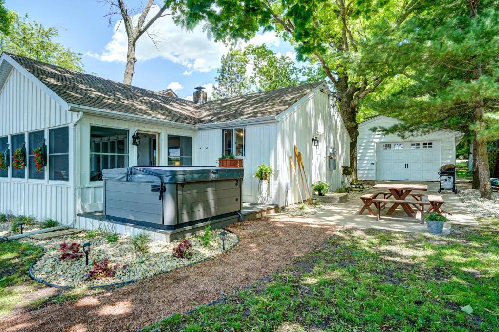 Tichigan Villa | White Pine Villa