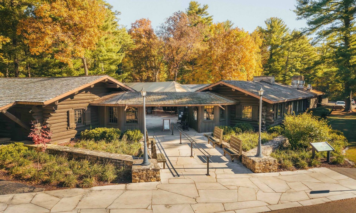 Mount Morris Hotel | White Pines Lodge