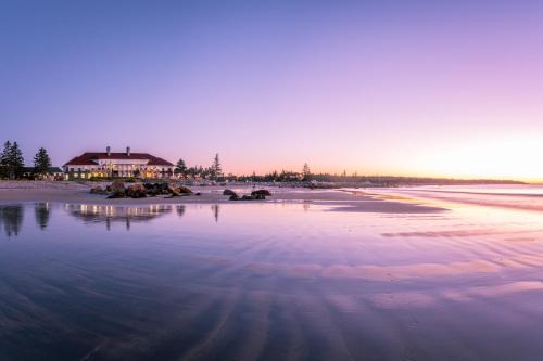 Hunts Point Hotel | White Point Beach Resort