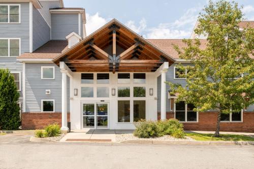 White River Junction Hotel | White River Inn & Suites