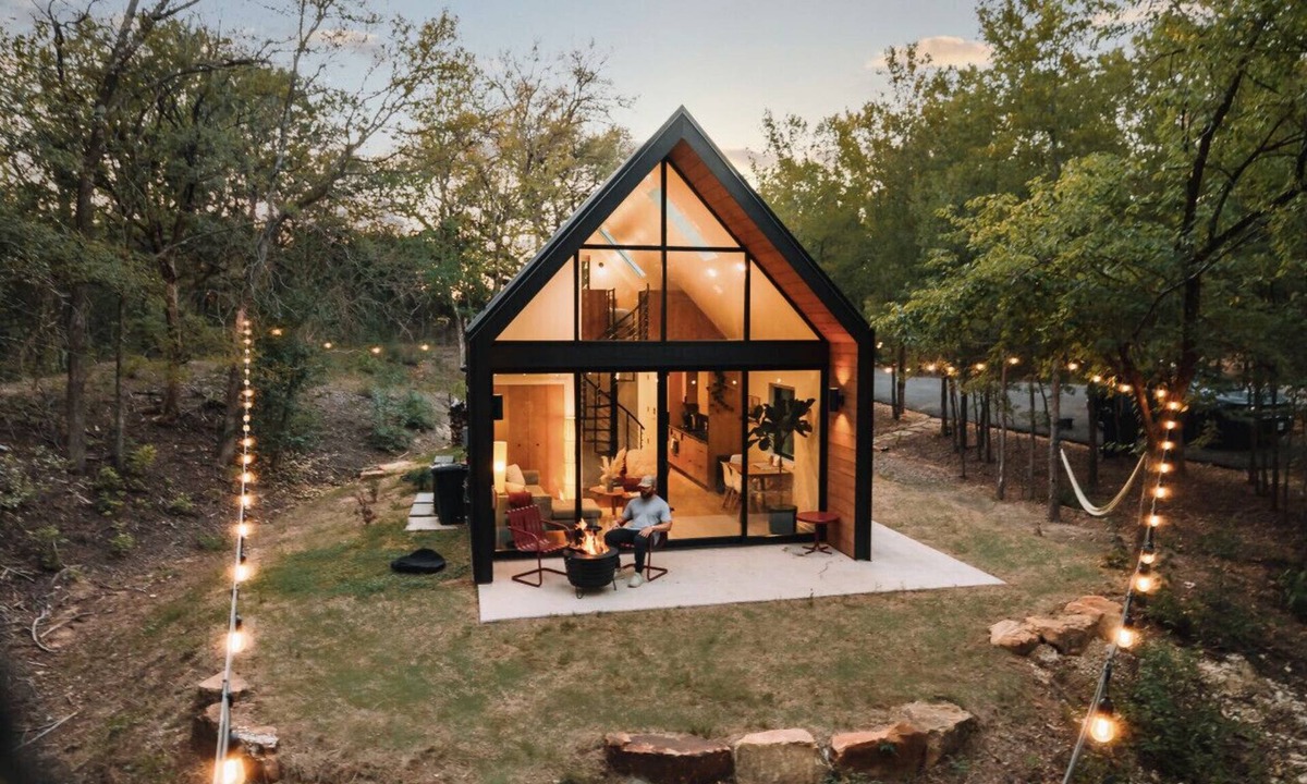 Lacy-Lakeview Cabin | White Rock at Live Oak Lake | Modern Cabin