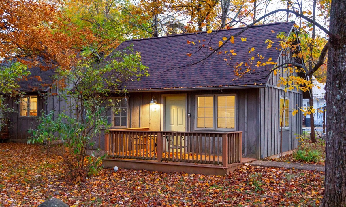 Montebello Cabin | White Rock Cabin-1BR, ADA, kitchenette, fireplace