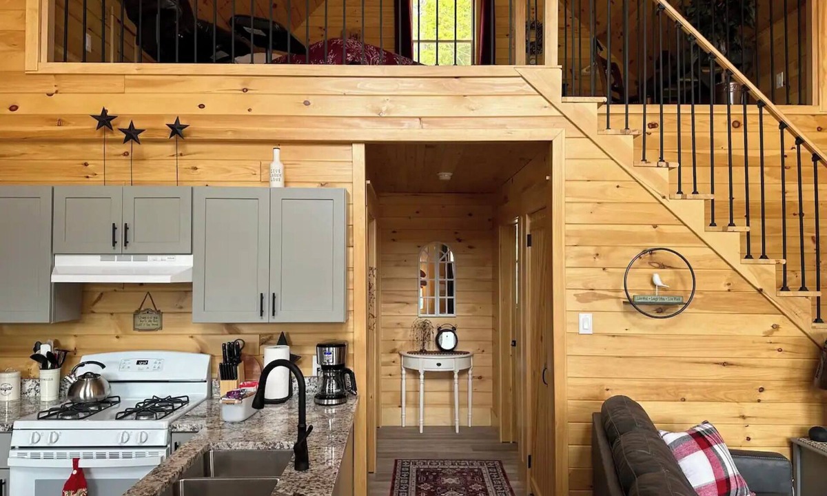 Hillsborough Cabin | White Rock Cabin #3nn