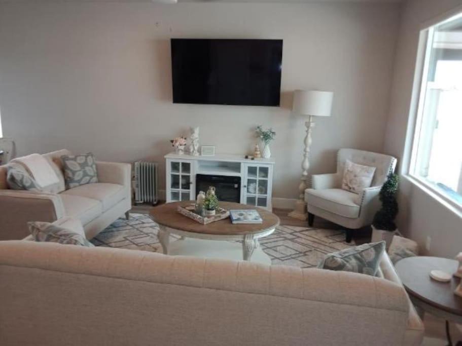 Cane Beds Villa | White Rocks-4beds, 3bath,hot tub