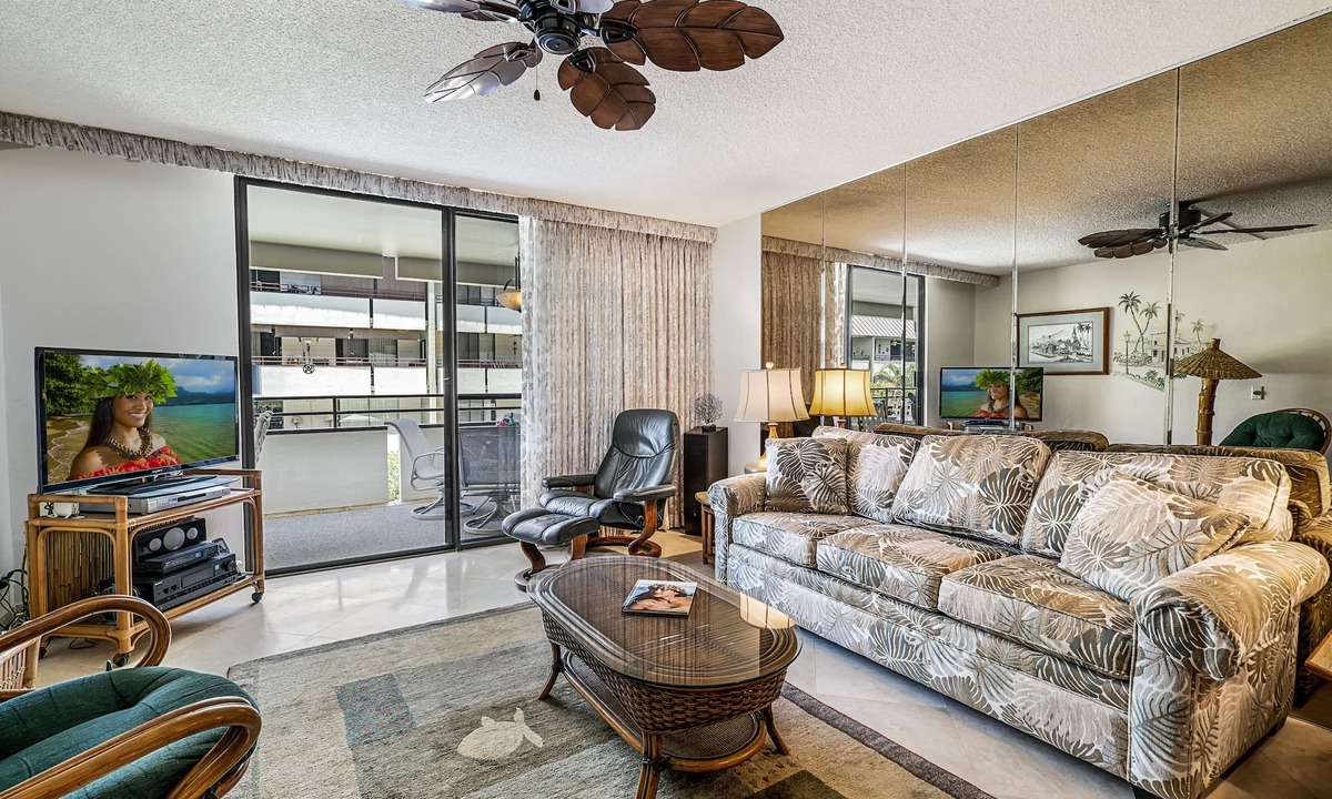 Kahaluu Bay Condo | White Sands Village#118: DIRECT BEACHFRONT, CENTRAL AC, ELEVATORS, SPACIOUS!