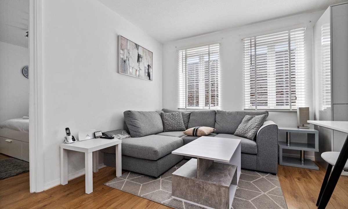 Whittington Apartment | White Shades Mill Hill