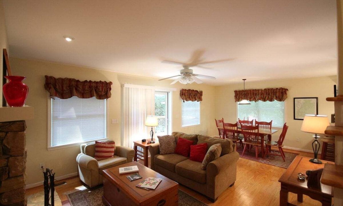 Brevard House | White Squirrel`s Nest in Sherwood Forest