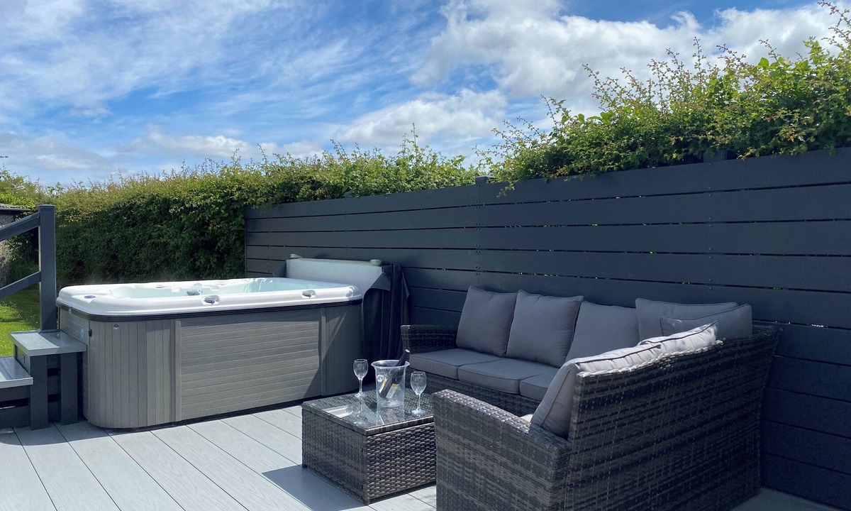 Llandwrog Cottage | White Towers - HW7625