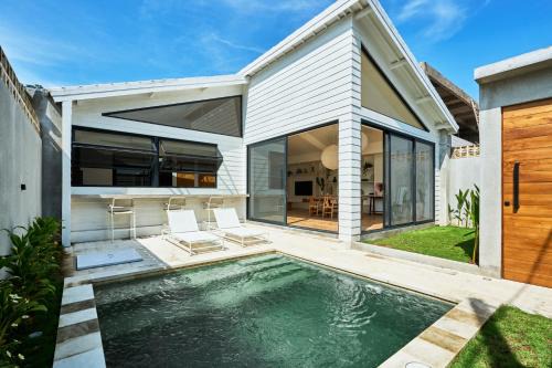 Bengkel Villa | White Villa by Betterplace